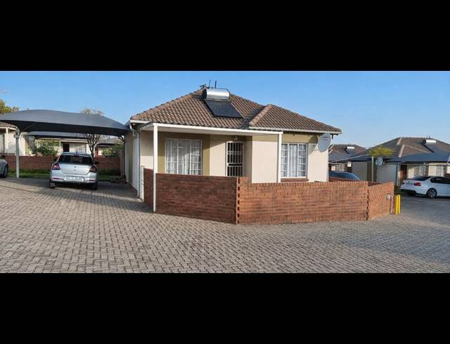 2 BEDROOM TOWNHOUSE FOR SALE IN THE REEDS